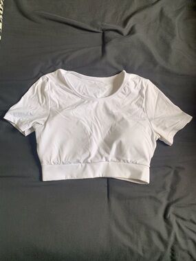 Women's White Short Sleeve Cropped Athletic Top